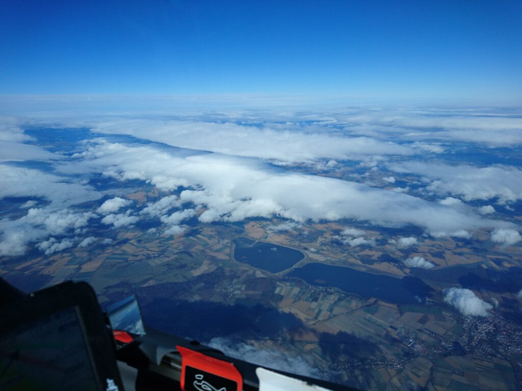 Doppelstöckige Lenticularis Wellenwolke im Lee des Eulengebirges (Foto Herbert Horbrügger)